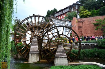 1596787937692147.jpg 丽江古城四方街1.jpg